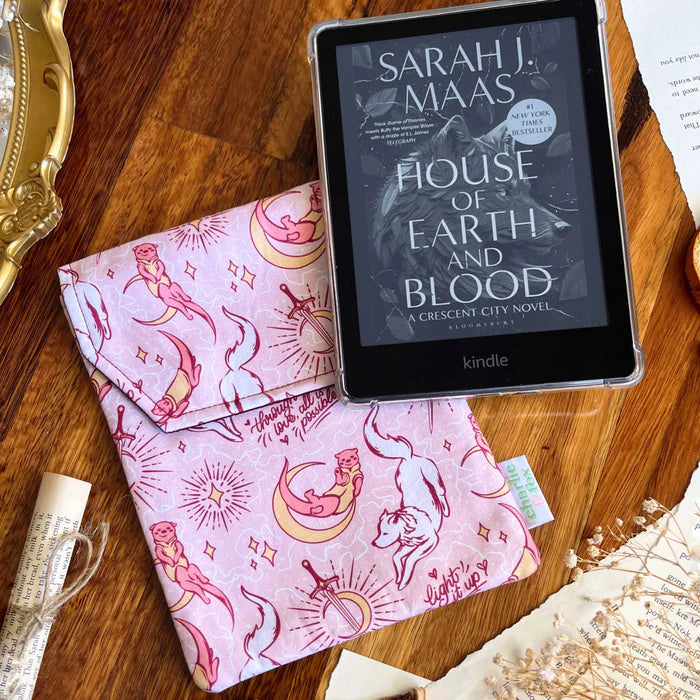 Crescent City Padded E-reader Sleeve (Wide Size Kindle Oasis/Kobo Libra)