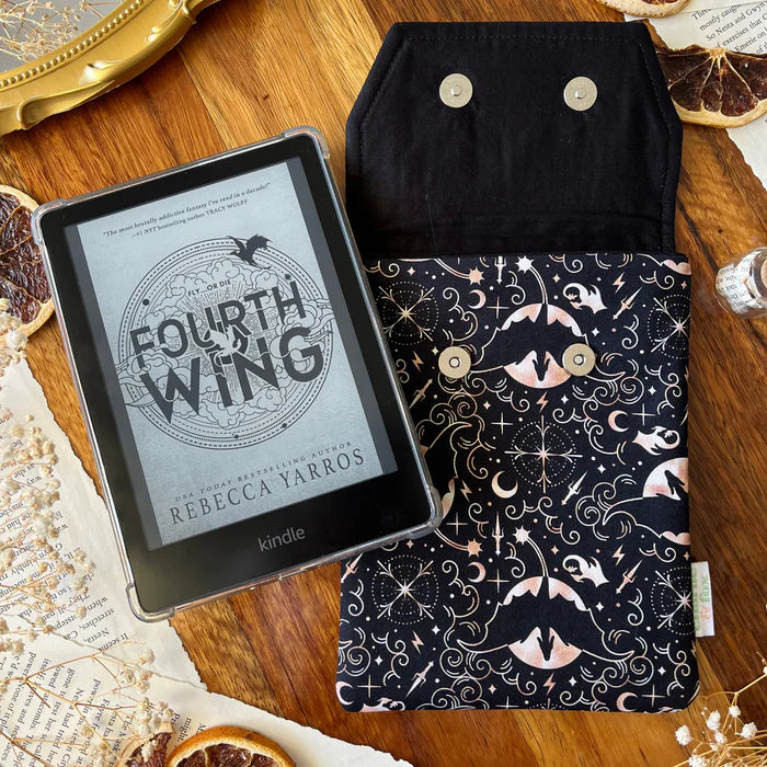 Fourth Wing Padded E-reader Sleeve (Wide Size Kindle Oasis/Kobo Libra) - Rebecca Yarros